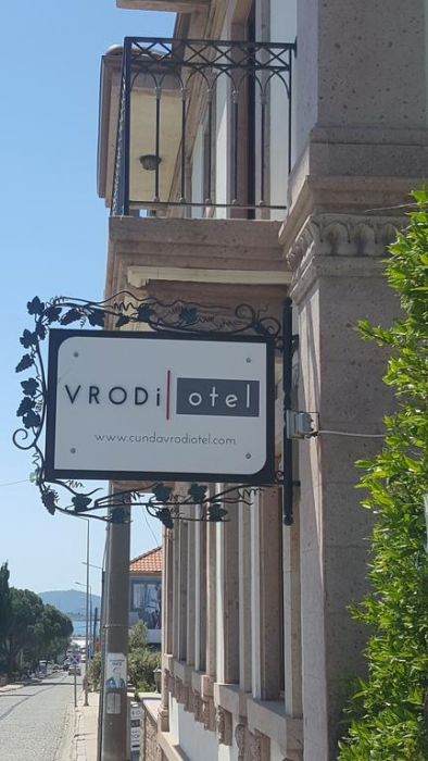 Vrodi By House (also Known As Cunda Vrodi Hotel)