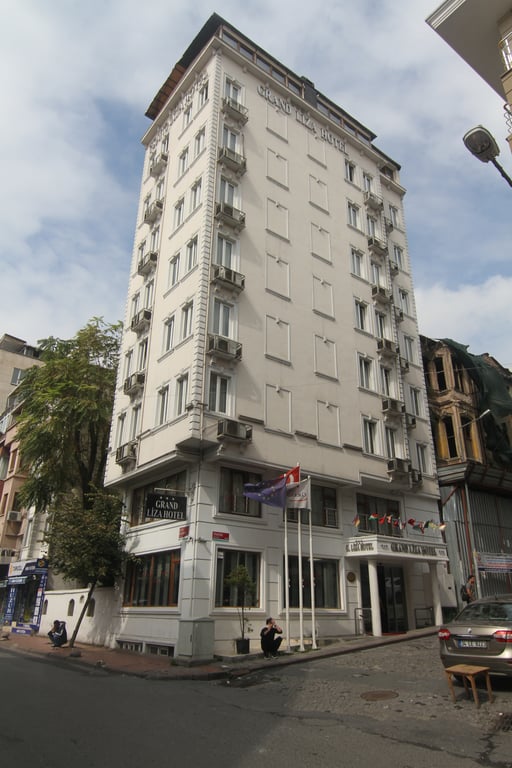 Grand Liza Hotel