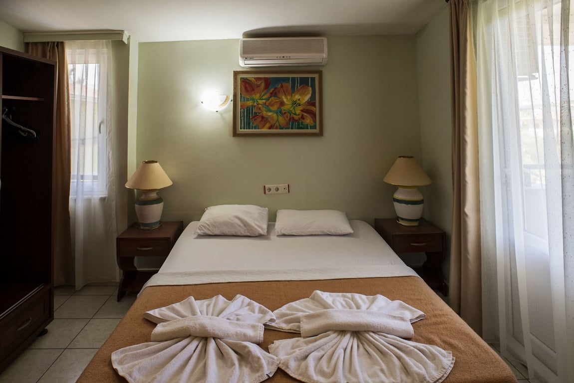 La Luna Pension (46km Away From Antalya)