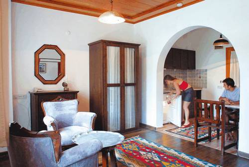 Aquarius Hotel (72 Km Away From Antalya)