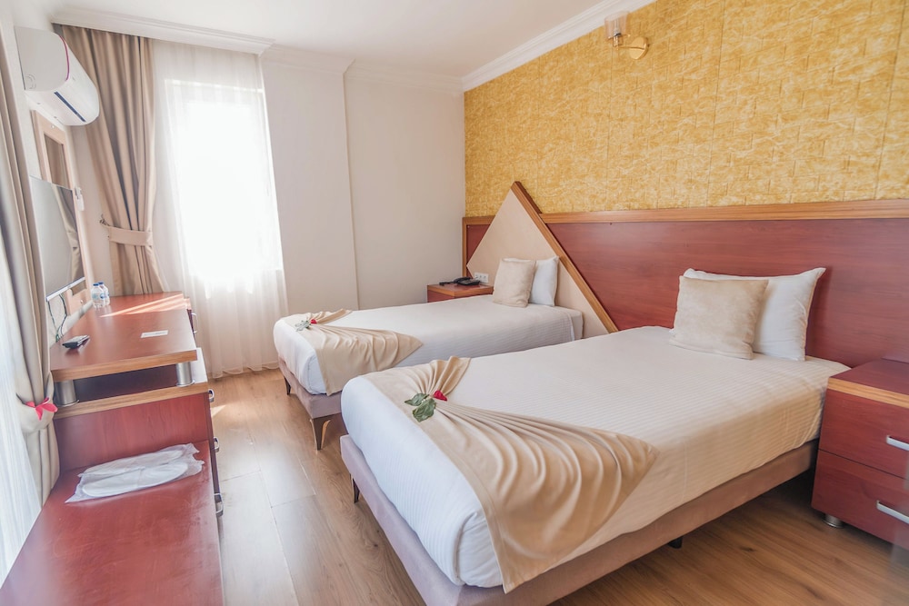 Far Life Hotel (10km Away From Antalya)