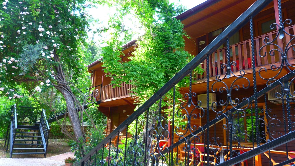 Cirali Simge Holiday Houses(limited Hours Front Desk) (79 Km Away From Antalya)