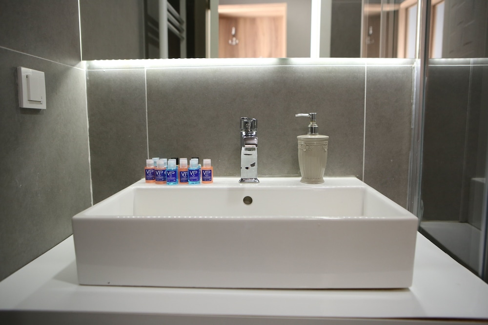 Lily Airport Otel (38Km Away From Istanbul Center)