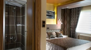 Sirin Otel (also Known As As Albion Hotel)