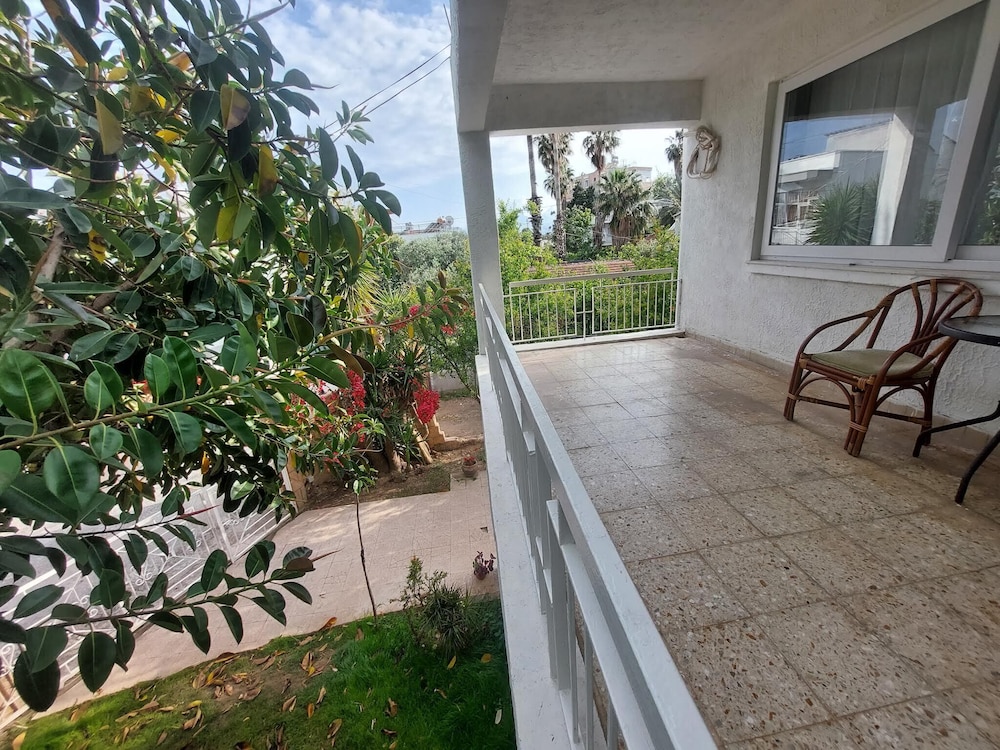 Indra White House(Contact To Property In Advance)