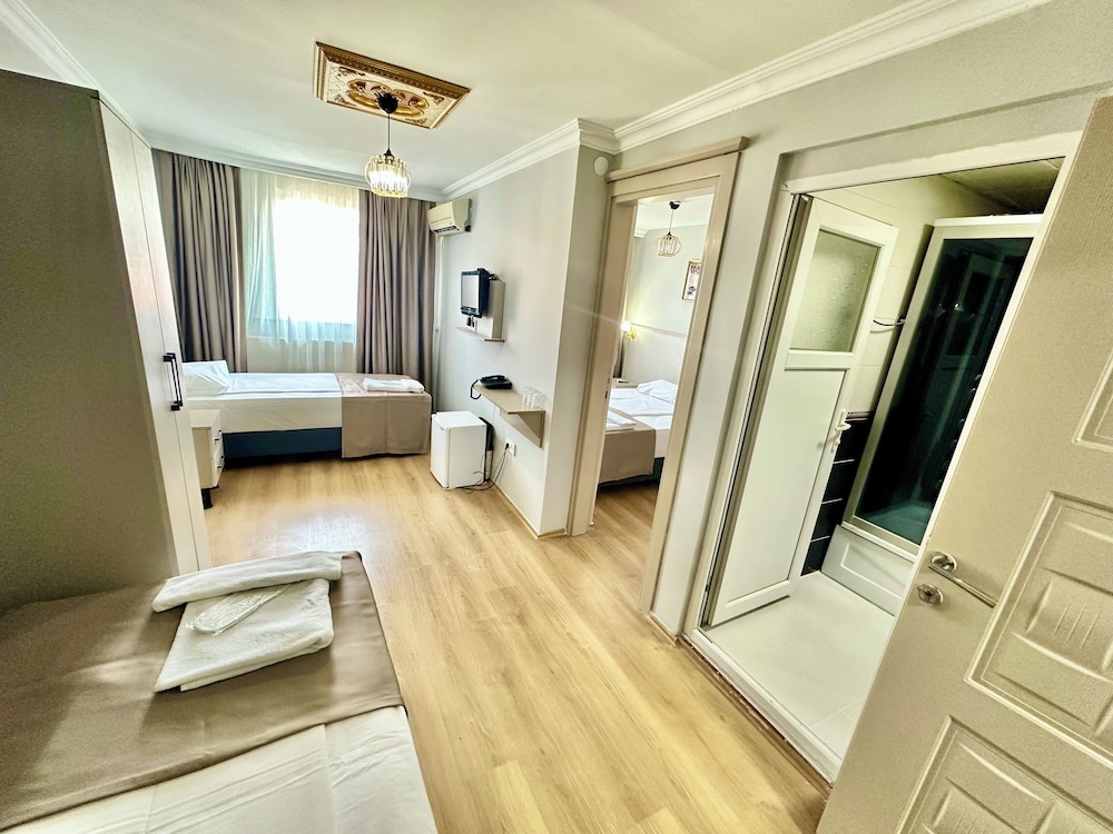 Crowned Exclusive Hotel