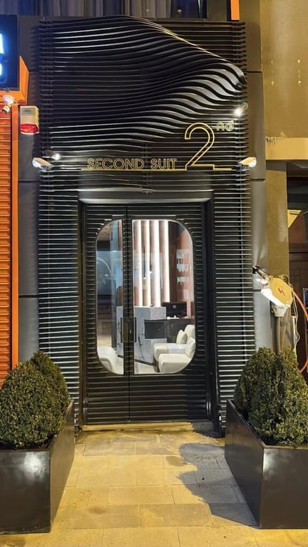 Second Suit Hotel