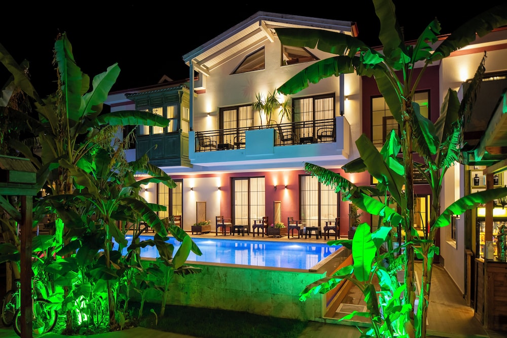 Cesmekes Hotel