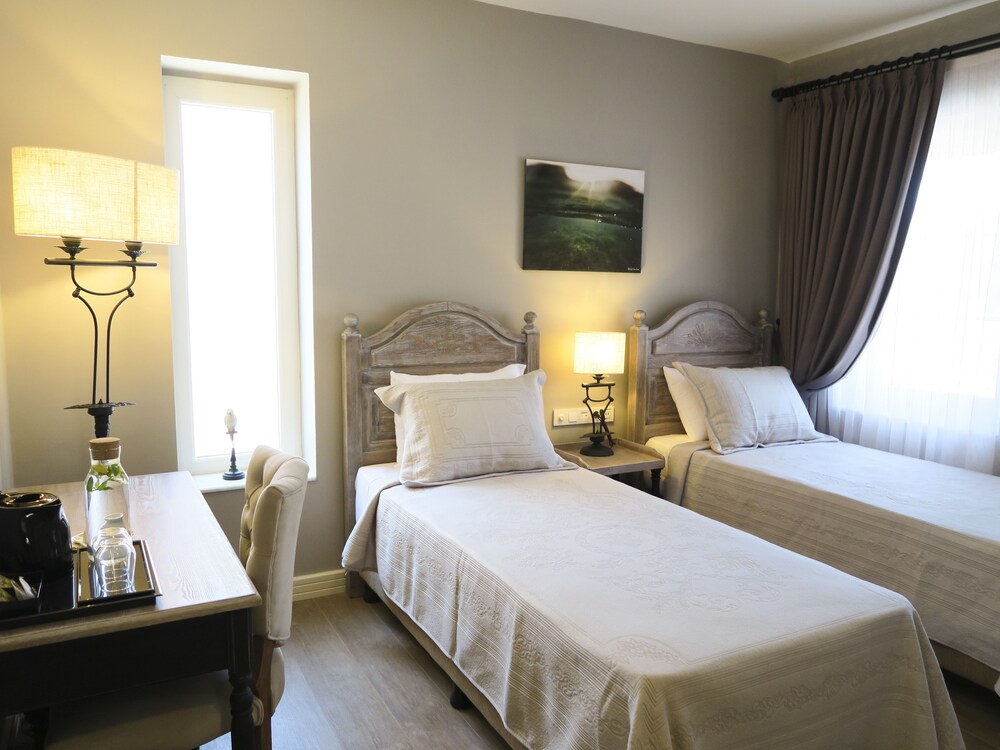 Bramasole Alacati Butik Hotel(also Known As Bramasole Butik Hotel)