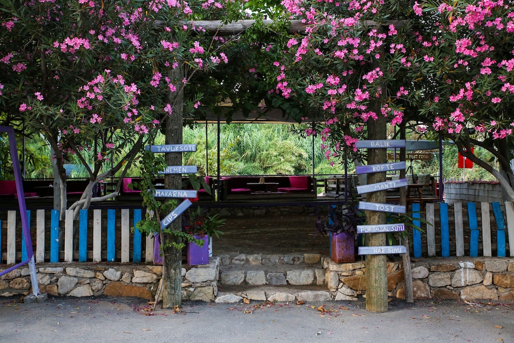 Duran Pansiyon (91 Km Away From Antalya)