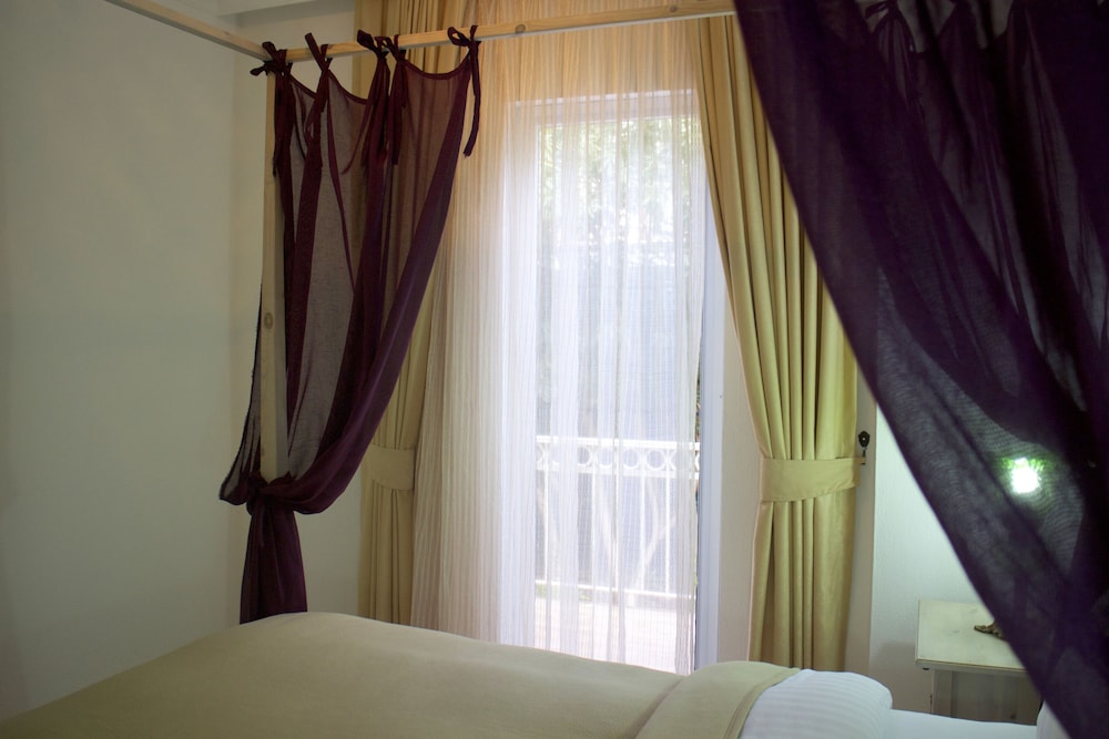 Berg Hotel (84km Away From Antalya)