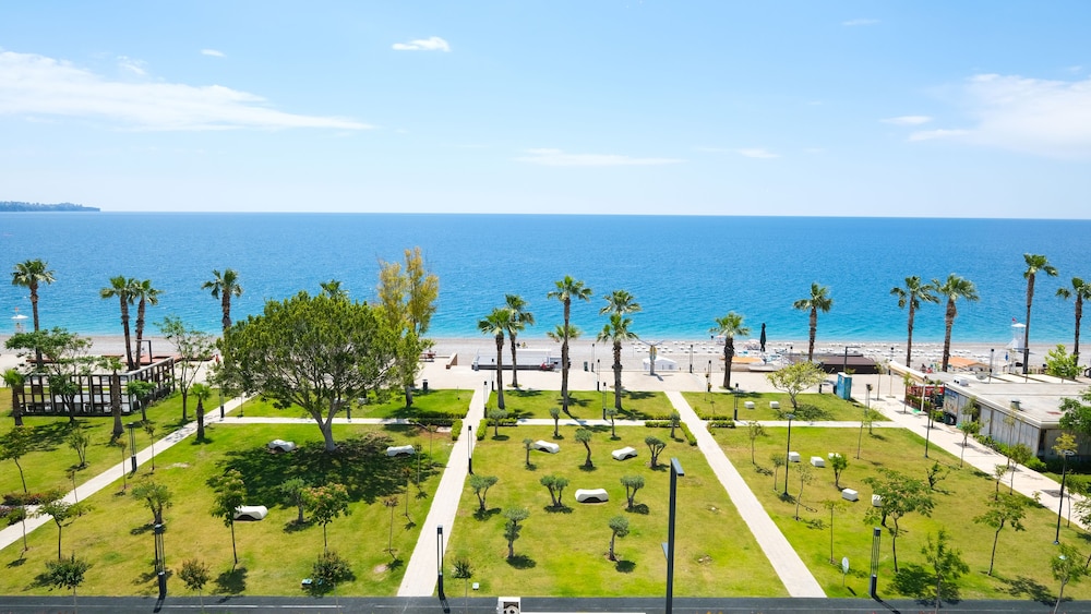Sea City Devran Hotel And Spa (also Known As Pacco Sea And City Hotel Spa)