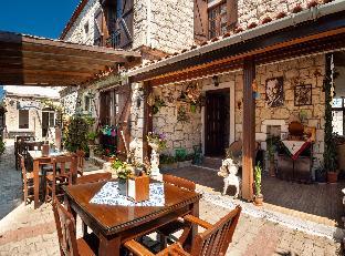 Flores Hotel Alacati (the Reception Is Open Until 03.00 At night)