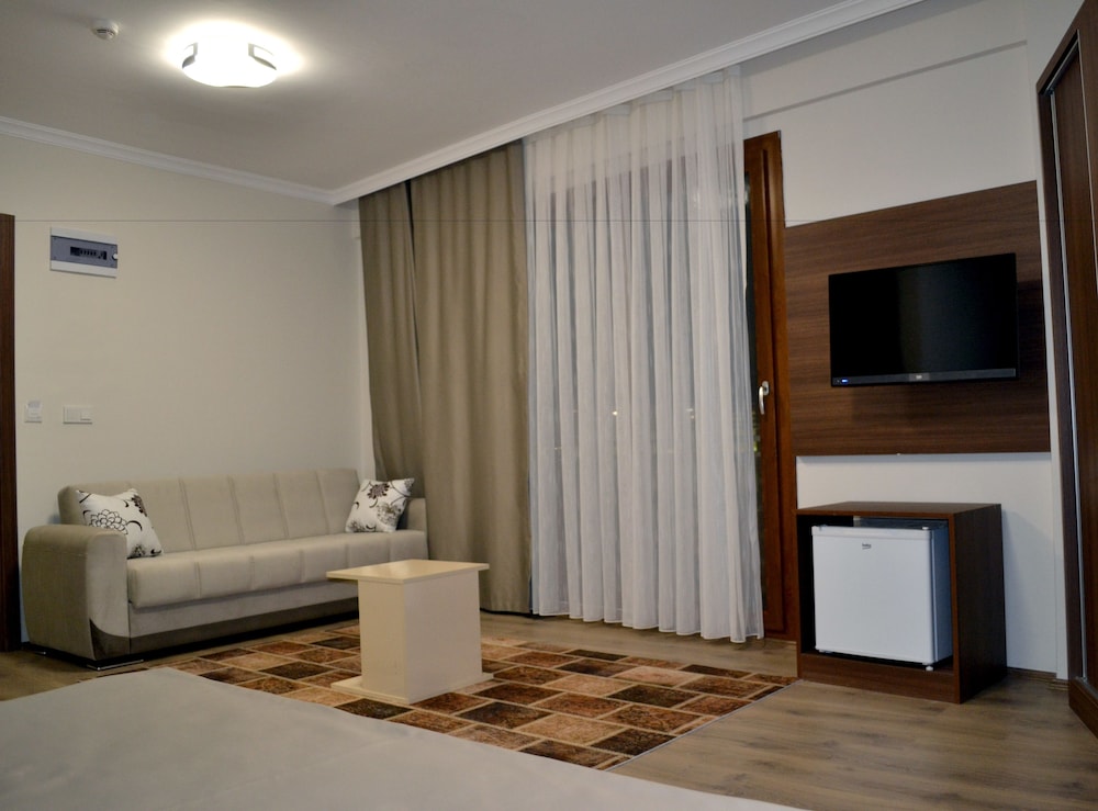 Gulluk Life Hotel(44km Away From Bodrum)