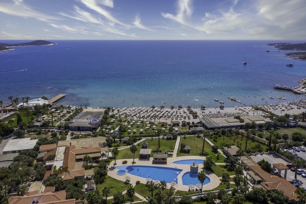 Alacati Beach Resort And Spa (16 Km Away From Cesme)
