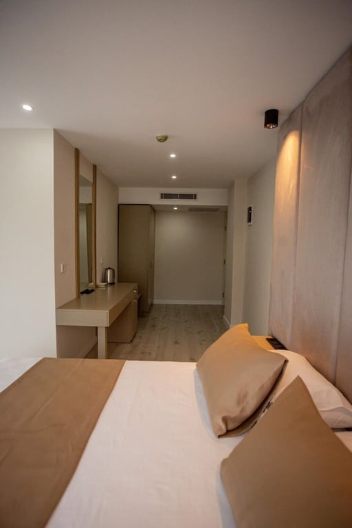 The Deck Otel