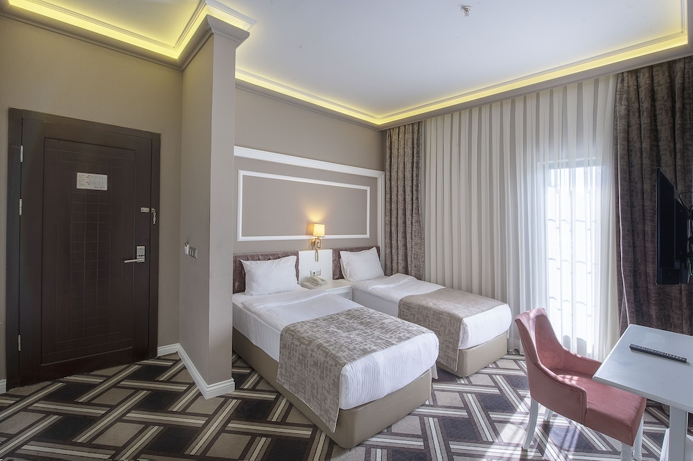 Utopia Resort And Residence(25km Away From Alanya) (does Not Accept Men Only Bookings)
