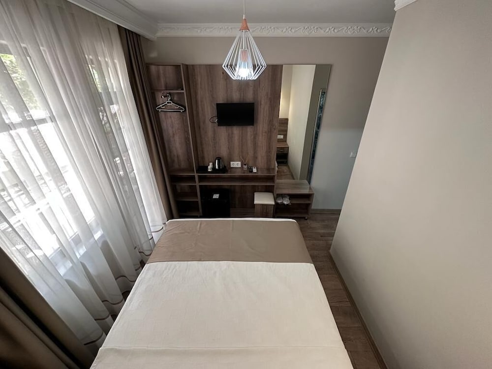 Kutberk Otel (44Km Away From Antalya)