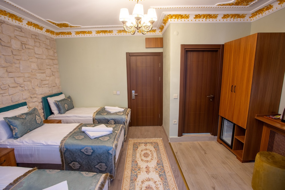Sayina Hotel