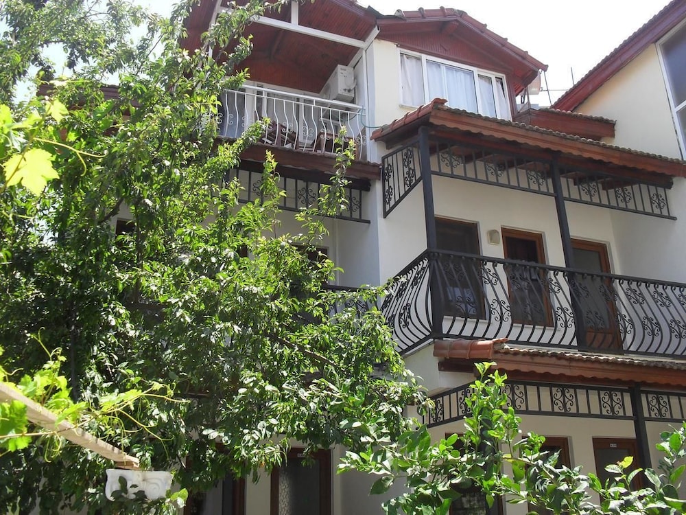 Villa Ozalp Apartments(83 Kmaway From Marmaris)