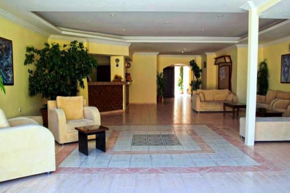 Dynasty Hotel (74Km Away From Antalya)