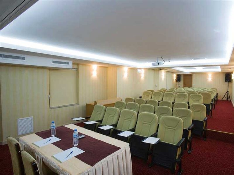Ilkbal Deluxe Hotel