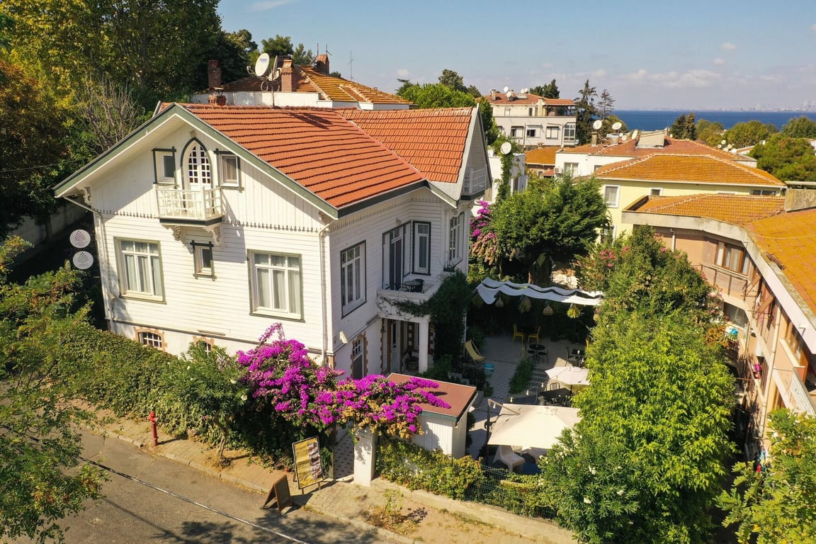 Sergüzest Otel