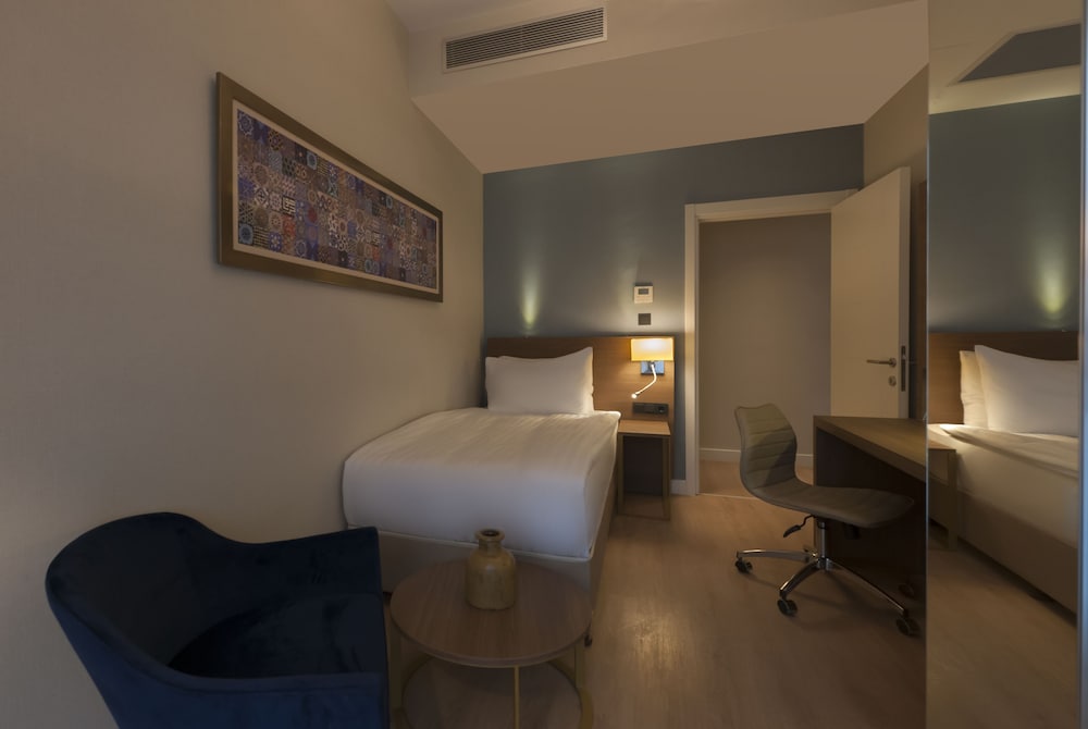 The Superior Living Batisehir (Also Kown As The Superior Suites Batisehir)