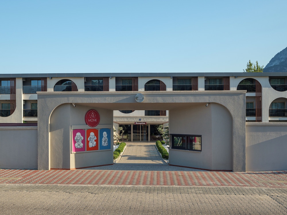Monk Resort Hotel (26km Away From Antalya)