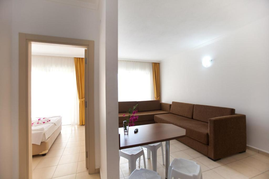 Begonville Apart Hotel (73 Km Away From Antalya)
