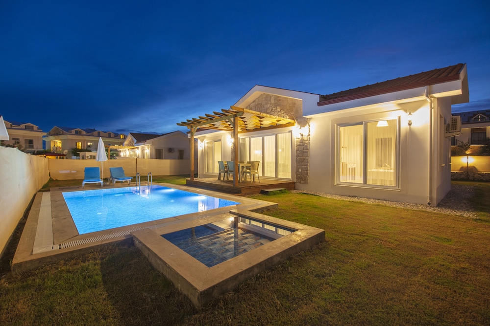 Teos Villa Suites (no Front Desk Please Contact The Property In Advance)