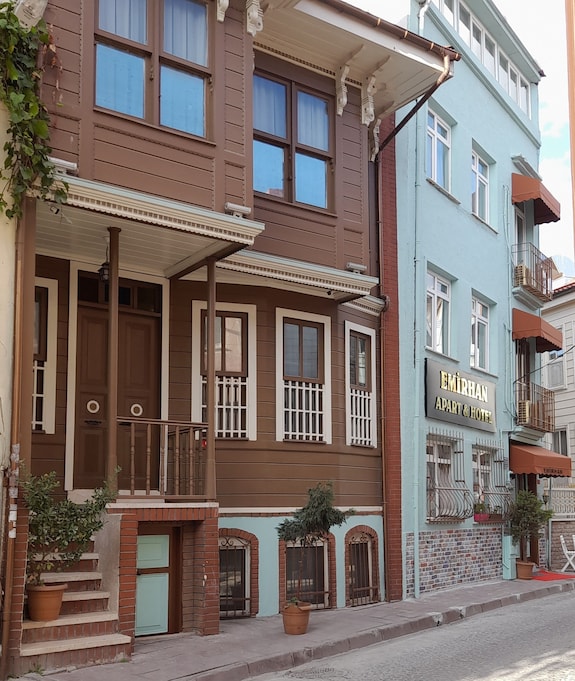 Emirhan Guesthouse And Suites