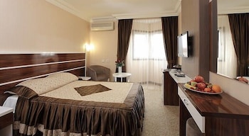 Grand Verda Hotel (Also Known As Verda Hotel)