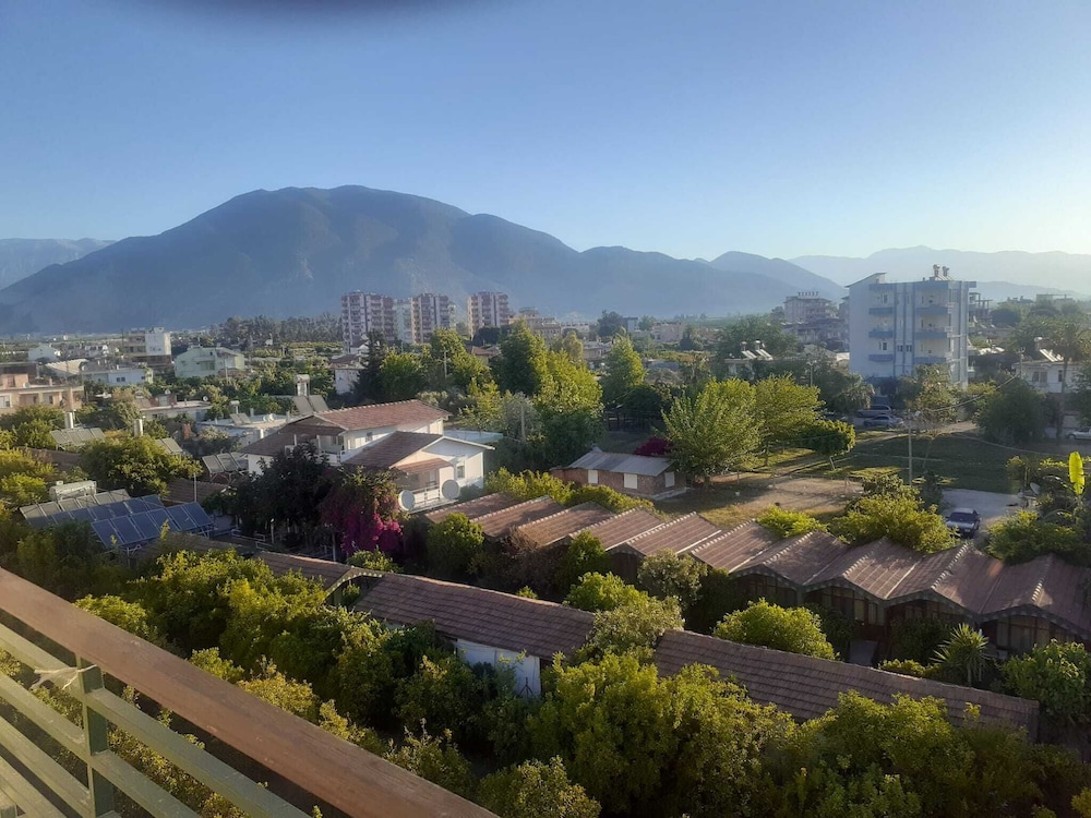 Cetin Hotel(110km Away From Antalya)