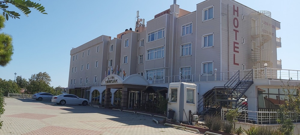 Sancak Hotel (52Km Away From Istanbul)