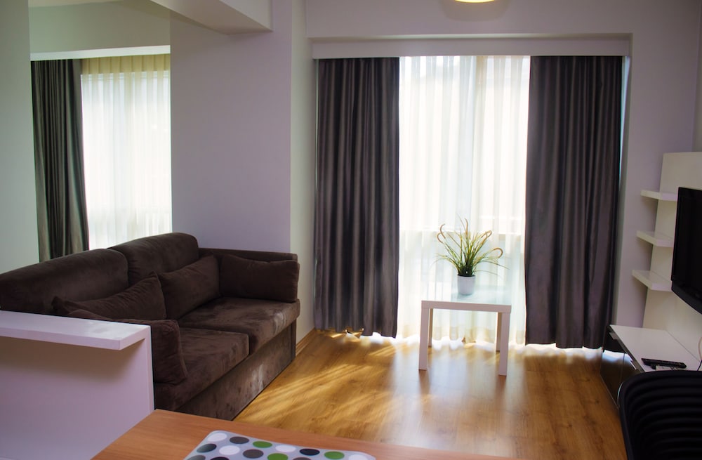 D And D Suites (No Front Desk For Check In Please Contact The Property At Least 5 Days In Advance)