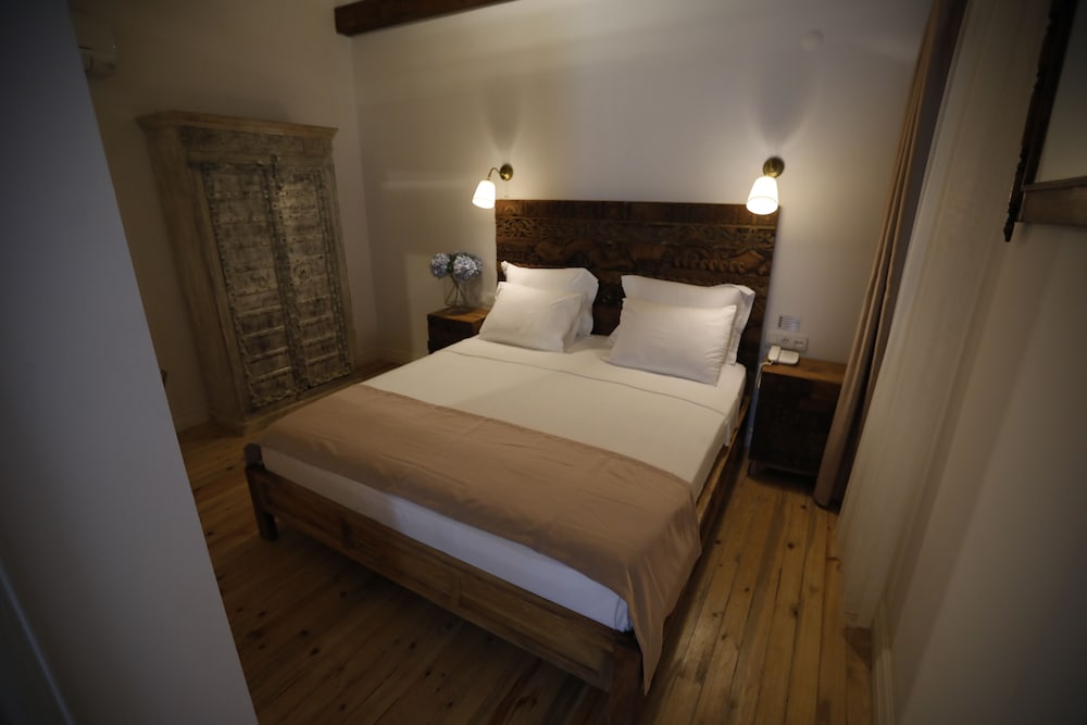 No 10 Hotel