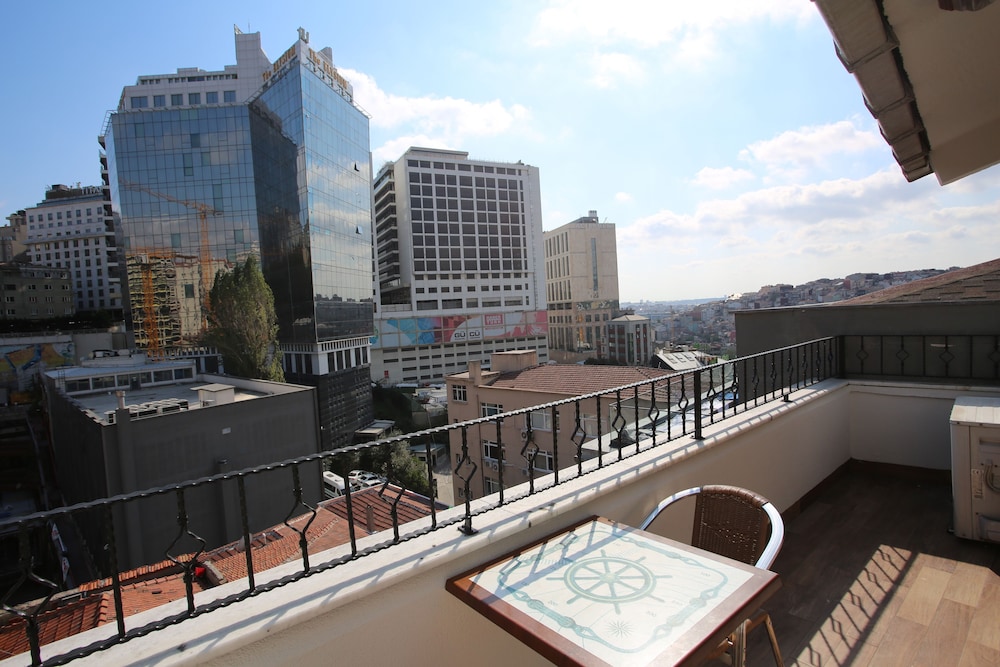 Artist Rooms Suites