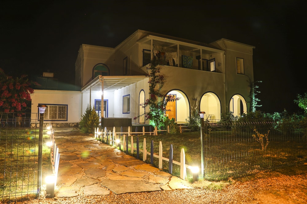 Yaliyani Pansiyon (also Known As Yaliyani Motel Restaurant)