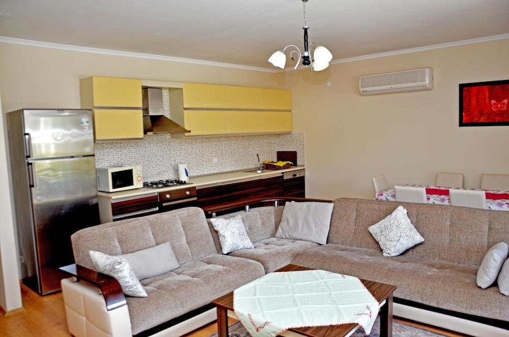 Sultan Homes Apartments (No Front Desk Need To Contact Property 7 Days In Advance) (42Km Away From Antalya)