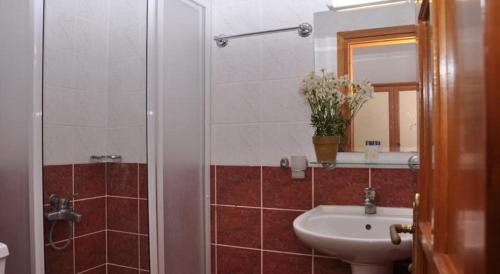 El Latino Otel (44km Away From Antalya)