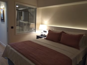 Ece Marina Suit (front Desk Limited Hours,contact The Property Five Days In Advance)