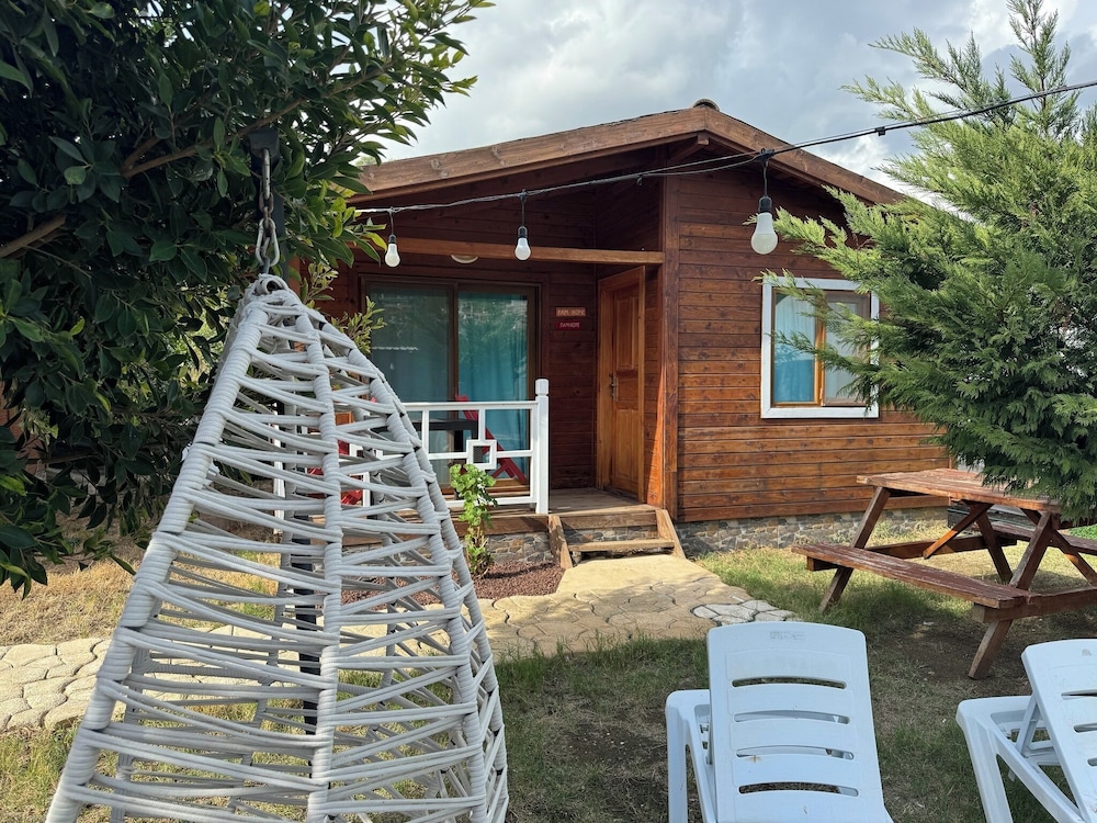 Karaoz Ada Bungalows And Villa(98 Km Away From Antalya)