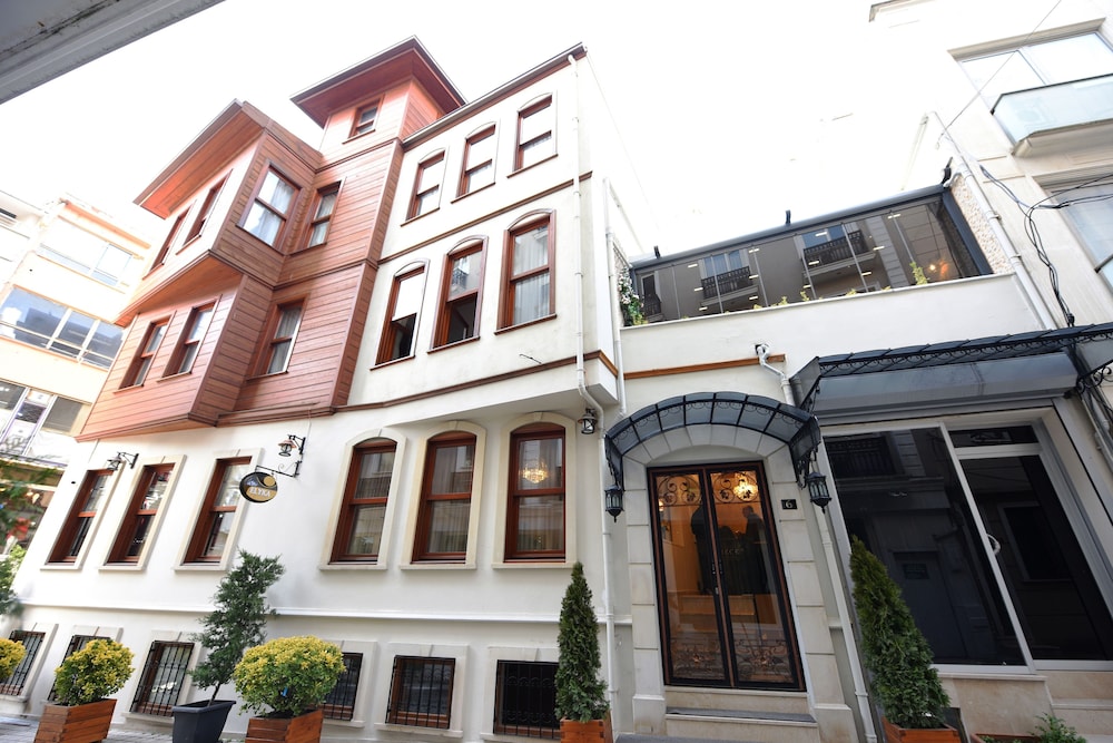 Elyka Hotel