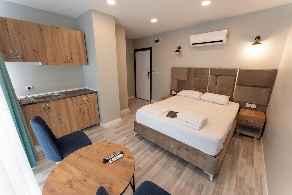 Lacasa Royal Hotel