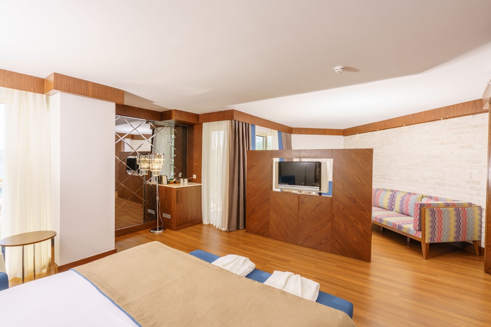 Sherwood Exclusive Kemer Kids Concept (formerly Sherwood Club Kemer) (36km Away From Antalya)