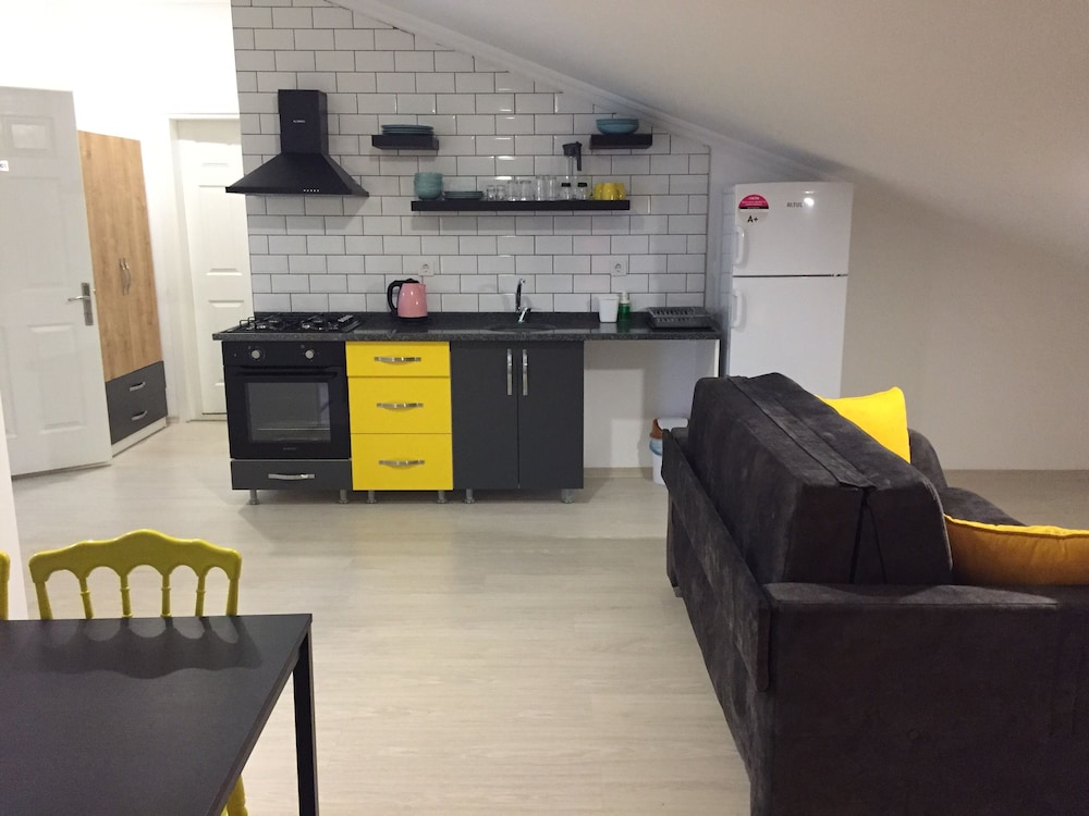 F48 Aparts (No Front Desk,Contact The Property Five Days In Advance)