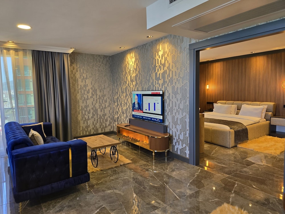 Ayatoure Hotel