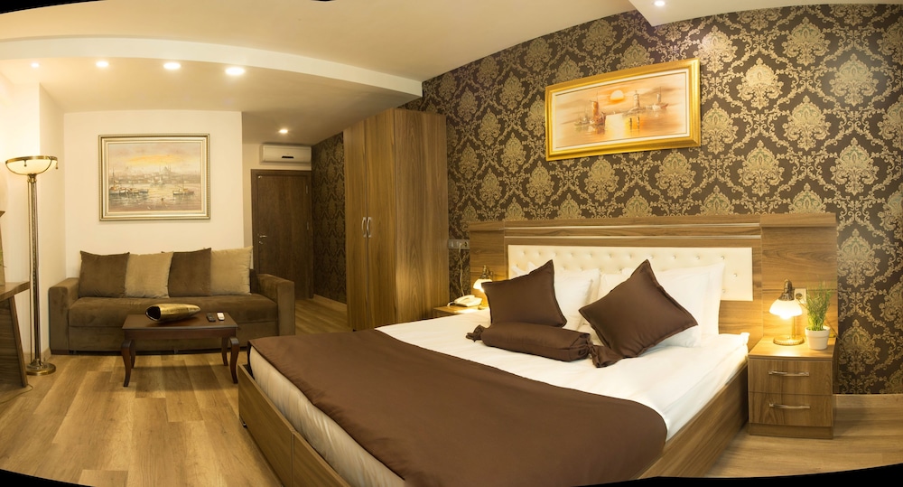 A Palace Hotel And Suites