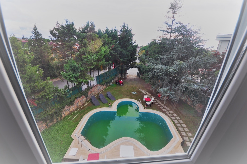 Tuzla Kosk Otel (45 Km Away From Istanbul)